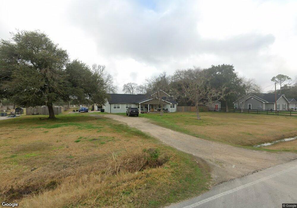 2590 W Dumble St, Alvin, TX 77511 - photo 1