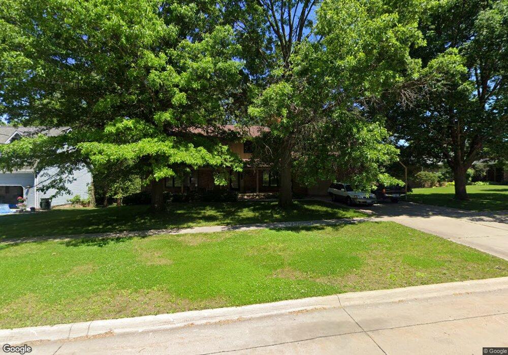 2725 Minnetonka Dr, Cedar Falls, IA 50613 - photo 1