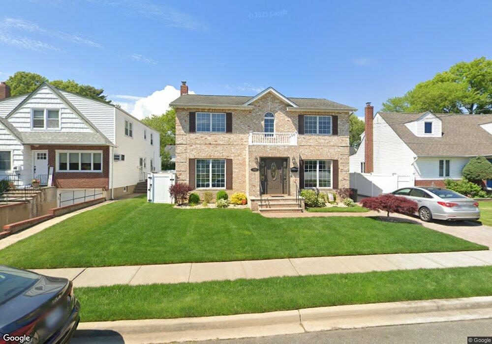 948 Cathedral Ave, Franklin Square, NY 11010 - photo 1