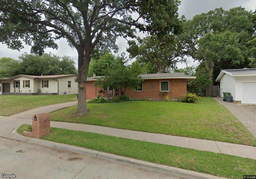 652 Willow St, Hurst, TX 76053 - photo 1