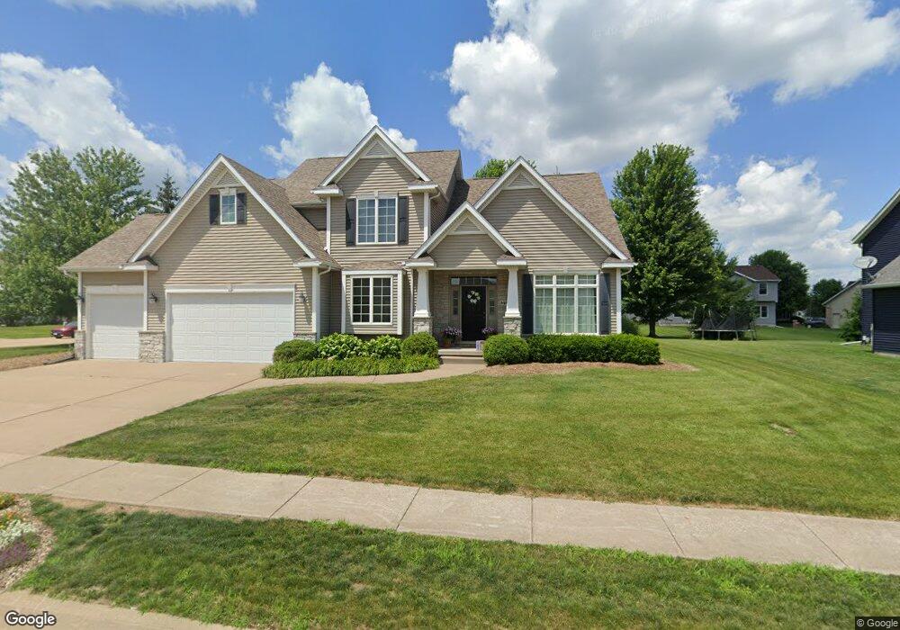 5440 Shawnee Dr, Davenport, IA 52804 - photo 1