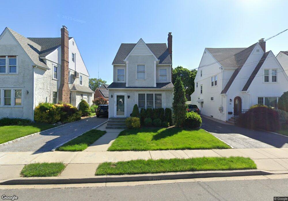 83 Maplewood St, West Hempstead, NY 11552 - photo 1