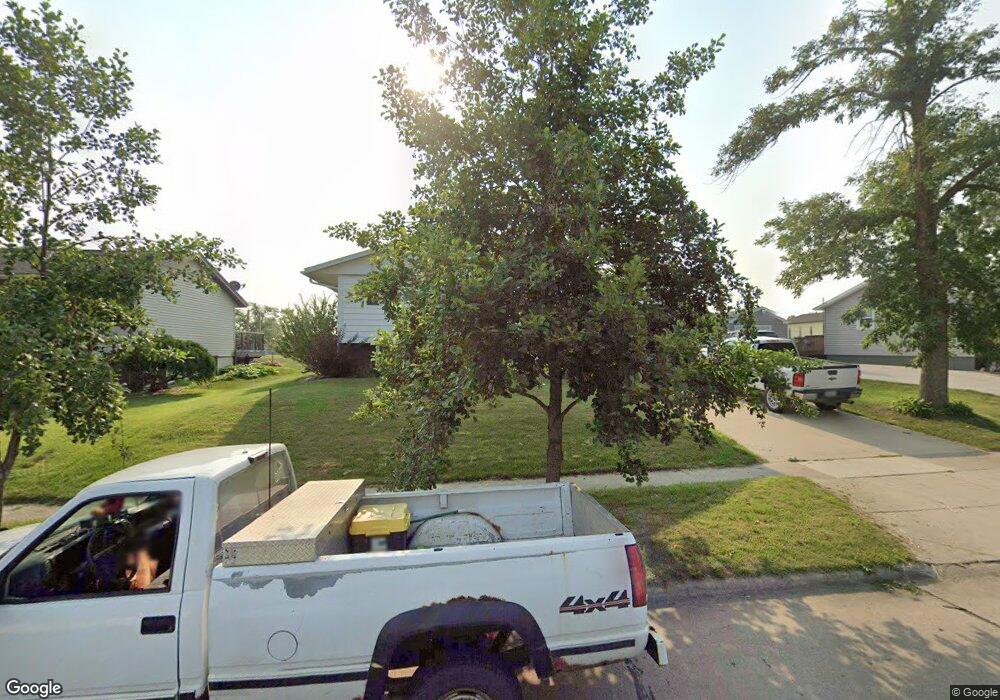 4302 Pineview Dr NE, Cedar Rapids, IA 52402 - photo 1