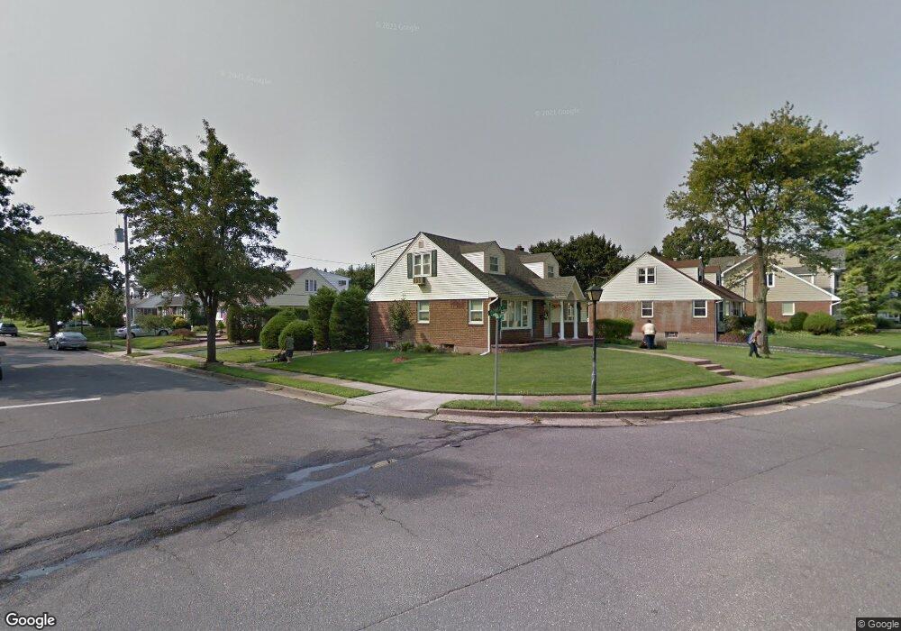 11 Tredwell Rd, Mineola, NY 11501 - photo 1