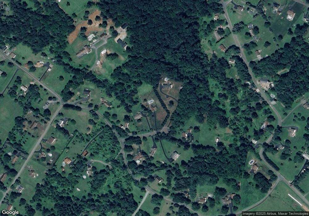 703 Bridle Path Ln, Boyertown, PA 19512 - photo 1