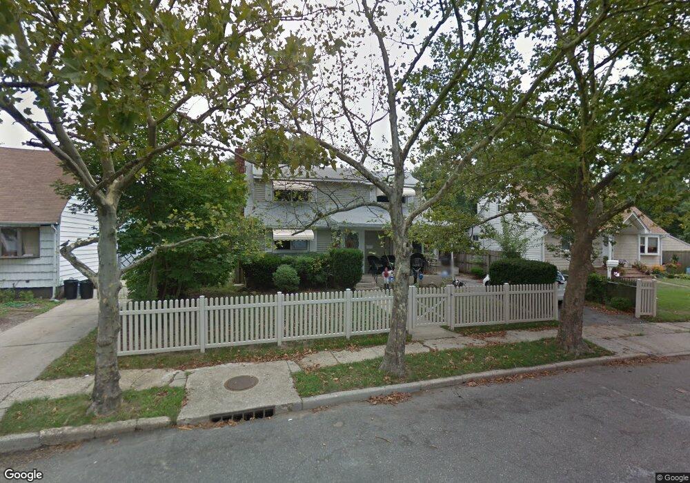 557 Knoll Ct, Seaford, NY 11783 - photo 1