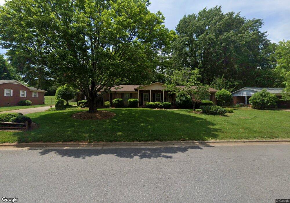 905 Woods Dr, Statesville, NC 28677 - photo 1