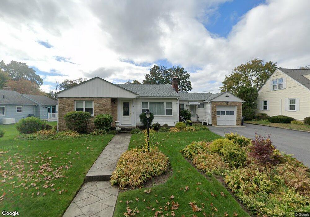 231 Brettonwoods Dr, Cranston, RI 02920 - photo 1