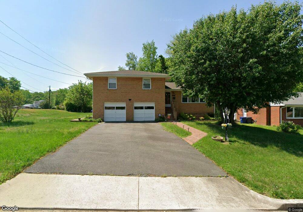 2227 Rollins Dr, Alexandria, VA 22307 - photo 1