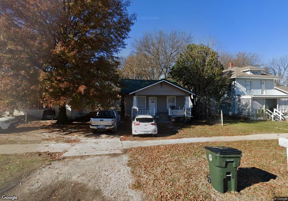916 N Okmulgee Ave, Okmulgee, OK 74447 - photo 1