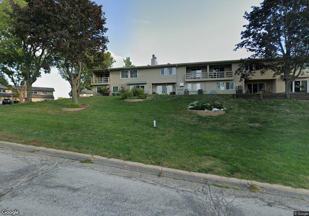 1745 Applewood Place NE, Cedar Rapids, IA 52402 - photo 1