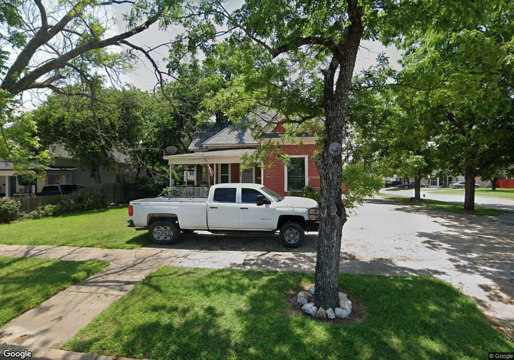 709 NW Main St, Ennis, TX 75119 - photo 1