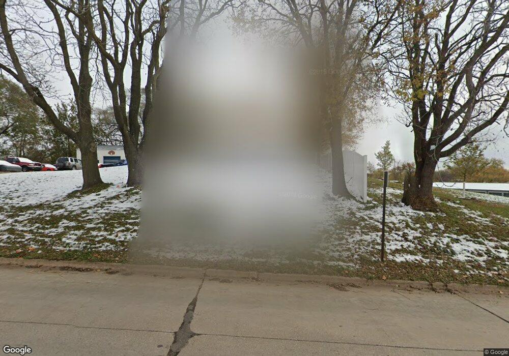 3117 J St SW, Cedar Rapids, IA 52404 - photo 1