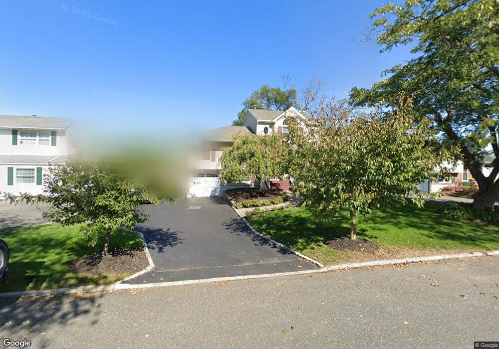 24 Sparton Ln, ComMacK, NY 11725 - photo 1