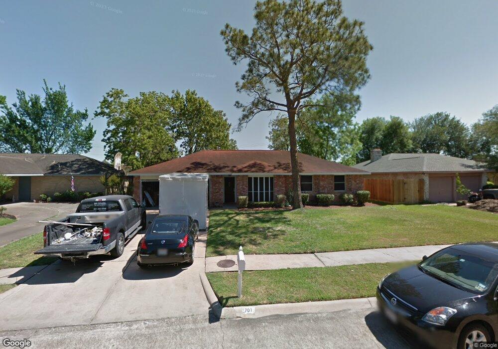 701 Huntington Ln, Friendswood, TX 77546 - photo 1