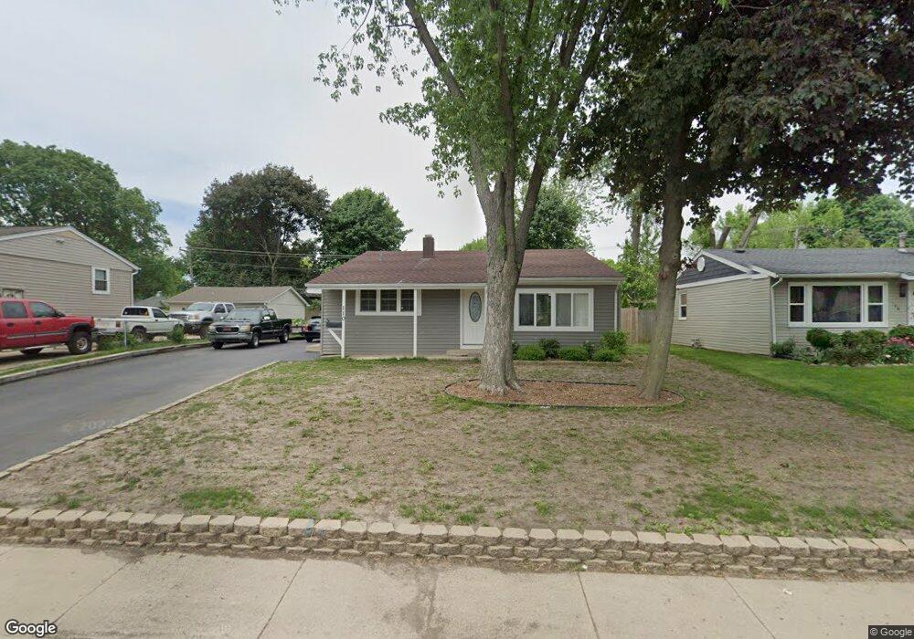 110 Pueblo Rd, Carpentersville, IL 60110 - photo 1