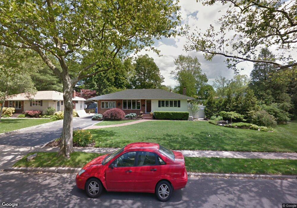 21 Marie Crescent, ComMacK, NY 11725 - photo 1