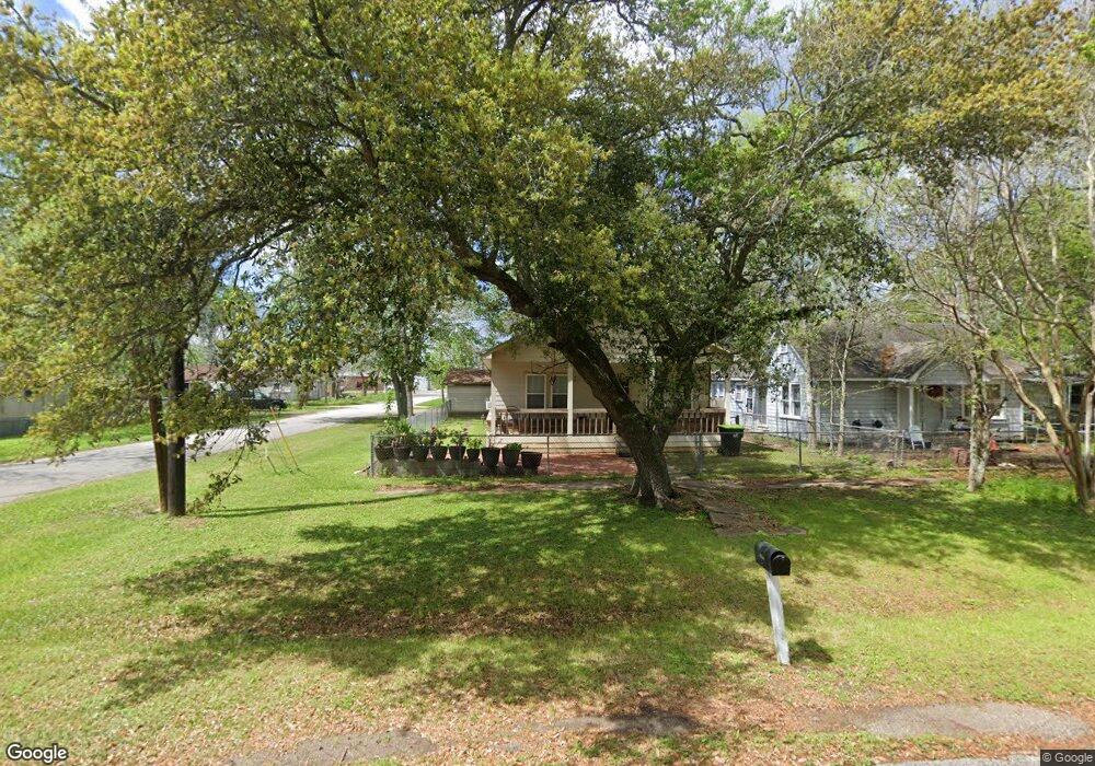 2720 Avenue G, Bay City, TX 77414 - photo 1