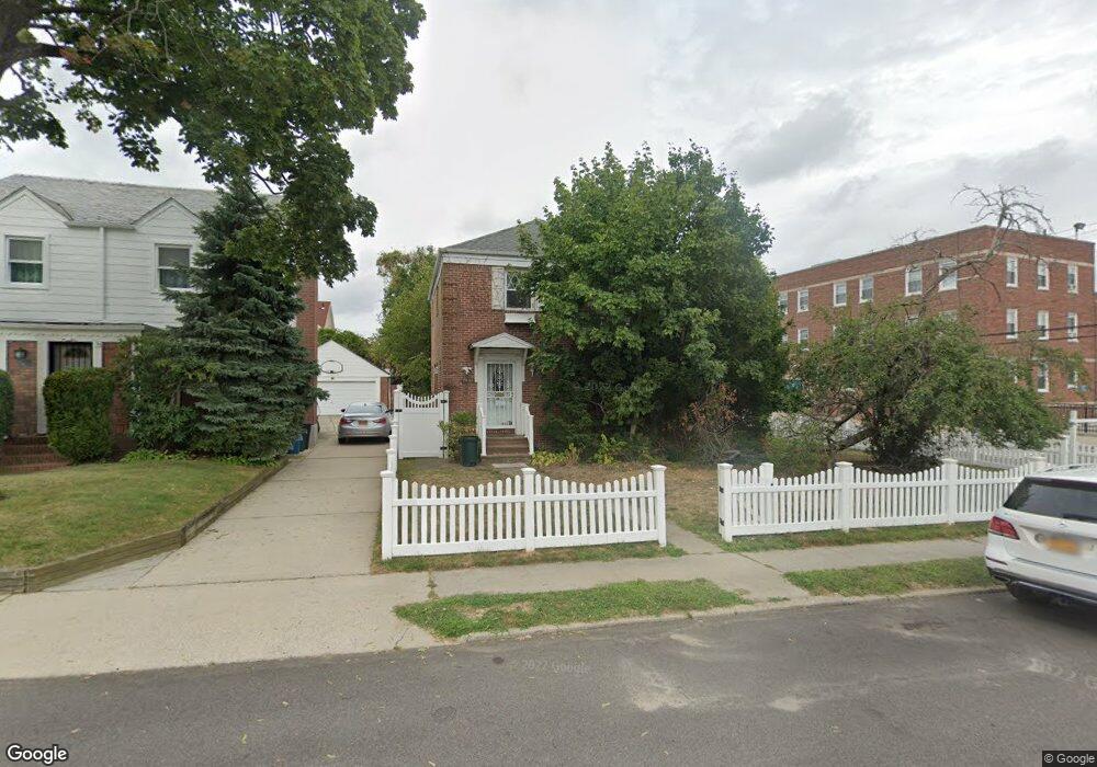 7504 176th St, Fresh Meadows, NY 11366 - photo 1