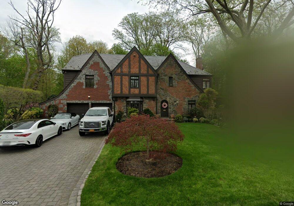 216 Sussex Dr, Manhasset, NY 11030 - photo 1