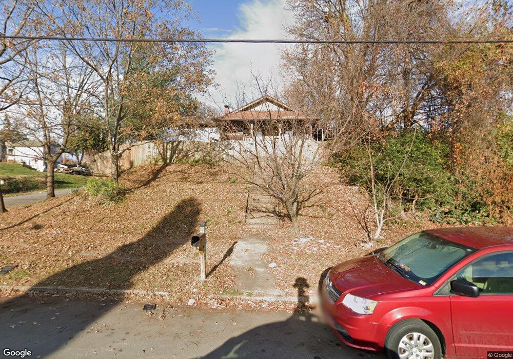 1201 E Fairview Ave, Johnson City, TN 37601 - photo 1