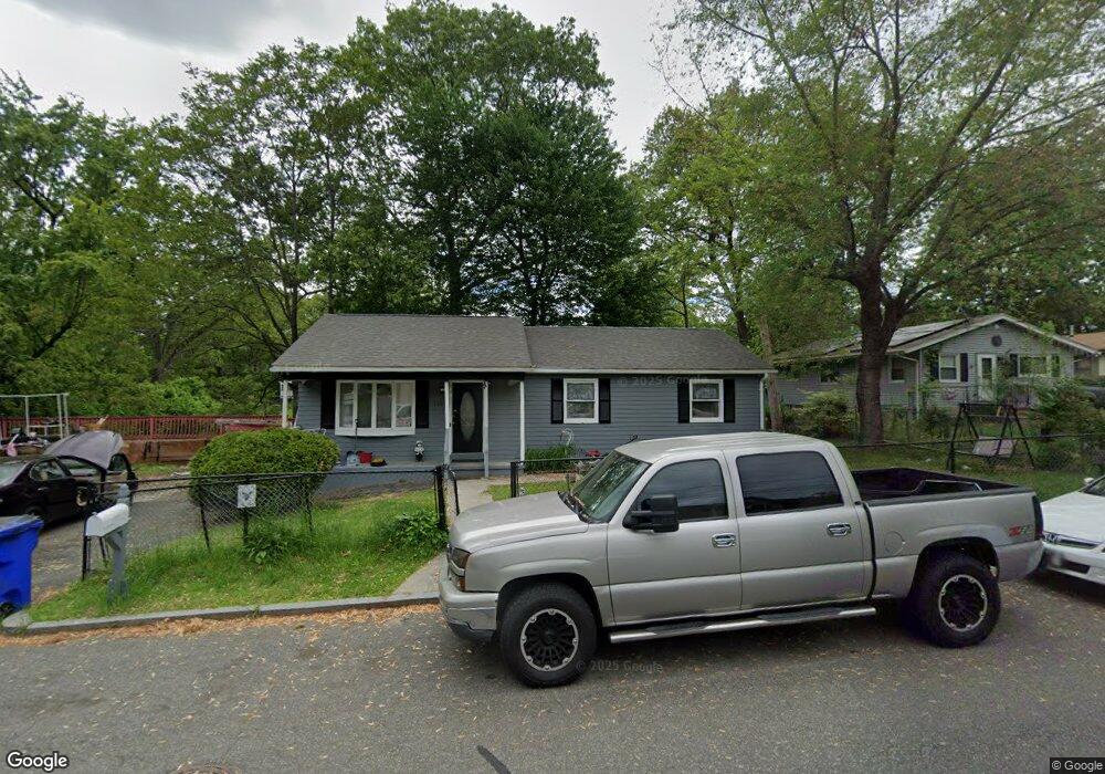 110 Walsh St, Springfield, MA 01109 - photo 1