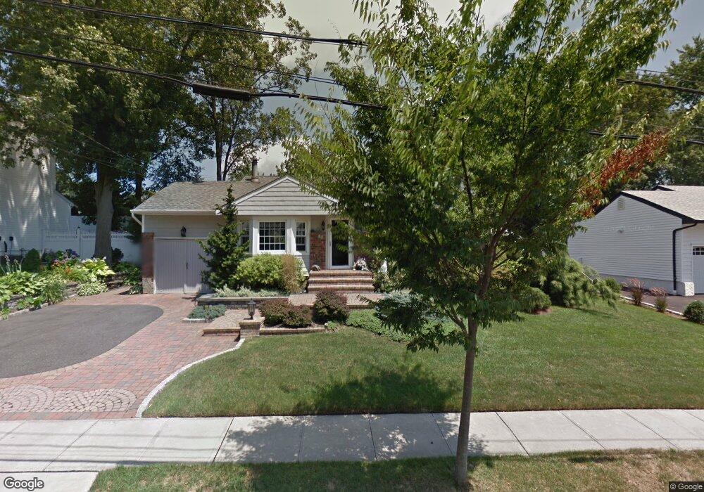 10 Fieldcrest Ln, Farmingdale, NY 11735 - photo 1
