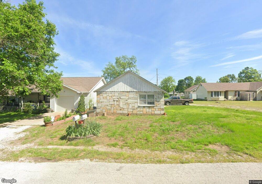 1213 Sycamore St unit 1215, Carthage, MO 64836 - photo 1