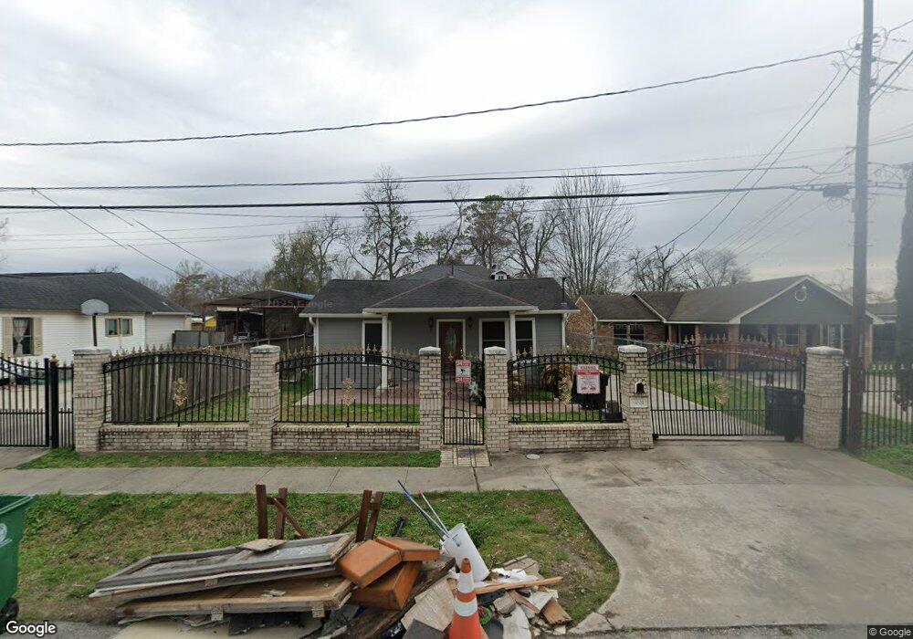 8001 Roswell St, Houston, TX 77022 - photo 1