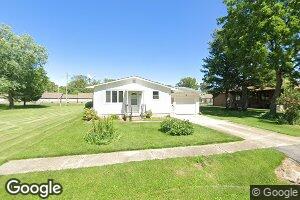 527 Sanford Ave, Nokomis, IL 62075