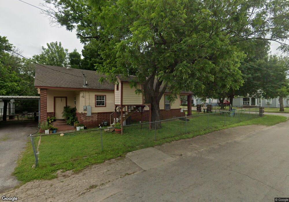 814 N Robinson St, Cleburne, TX 76031 - photo 1