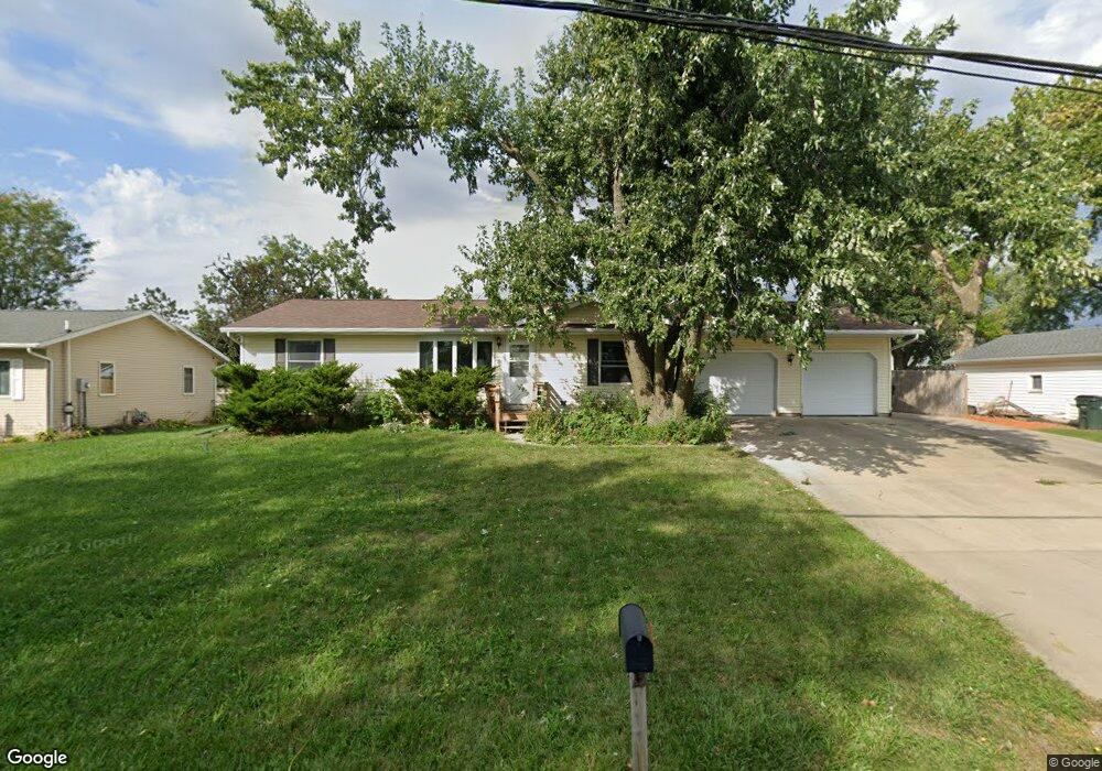 2312 27th St SW, Cedar Rapids, IA 52404 - photo 1