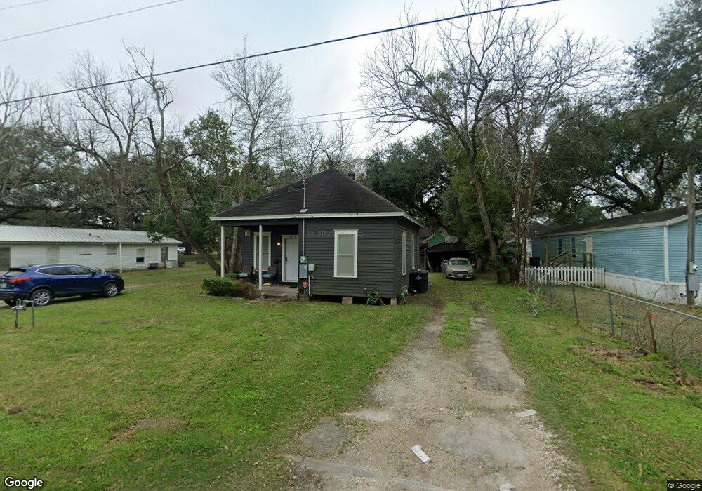 1011 W Lang St, Alvin, TX 77511 - photo 1