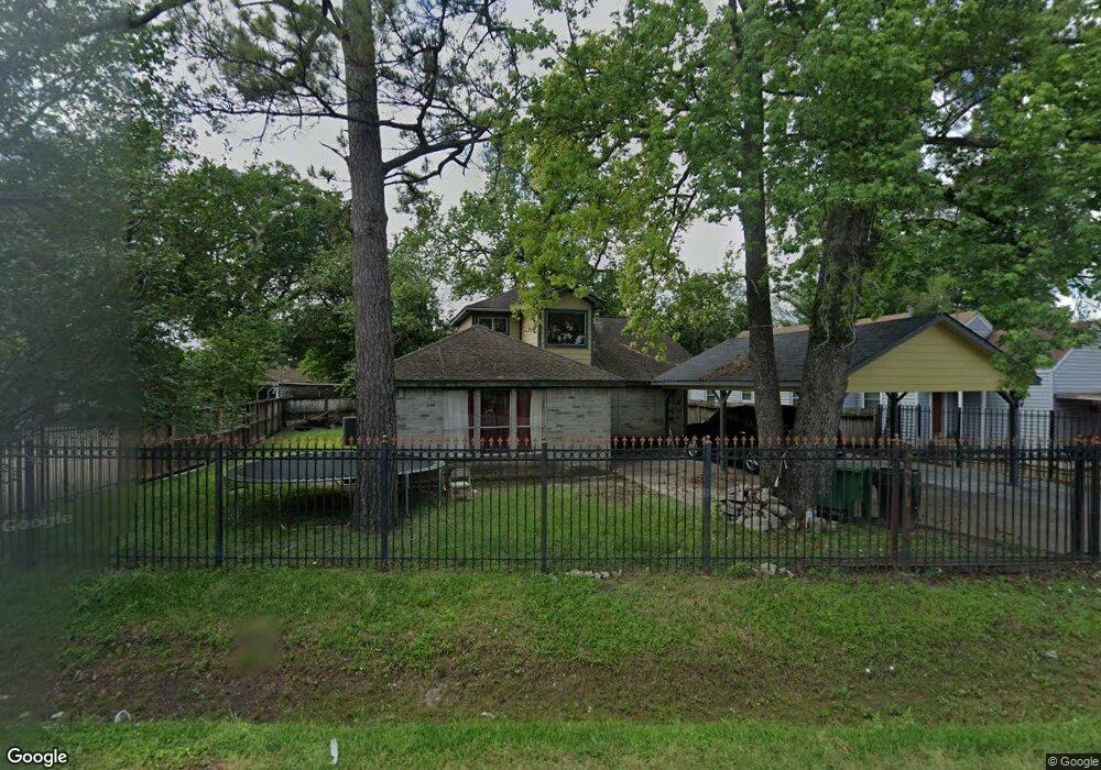 1236 Charnwood St, Houston, TX 77022 - photo 1