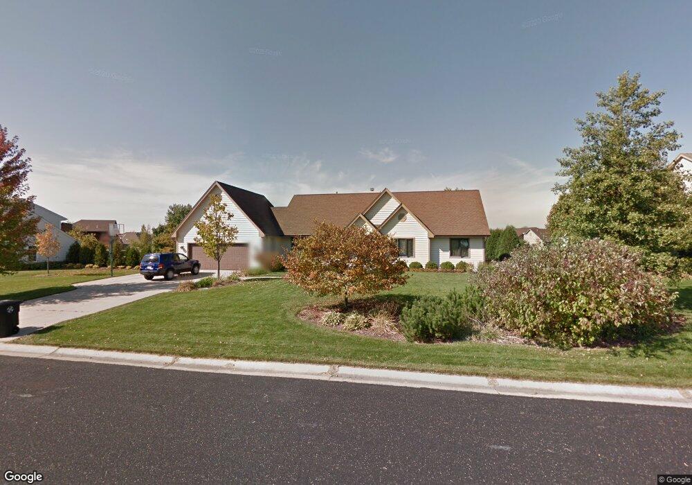 W136N6553 Cobblestone Dr, Menomonee Falls, WI 53051 - photo 1