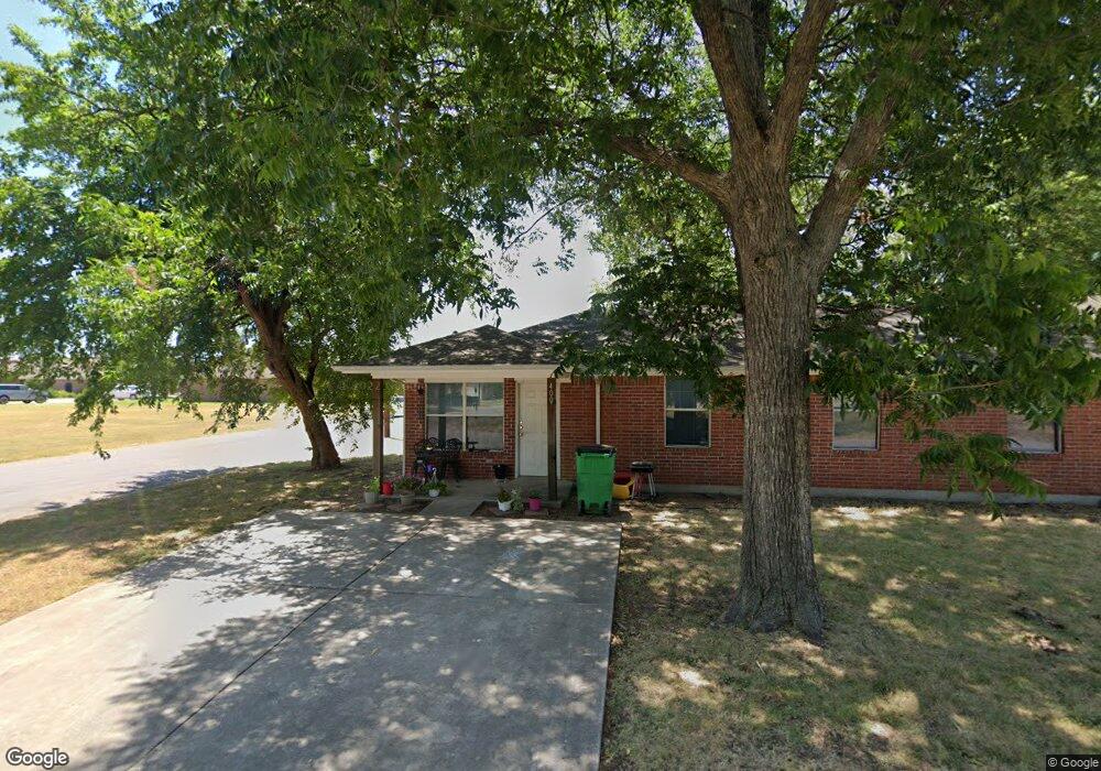 400 Blackwood St, Gainesville, TX 76240 - photo 1