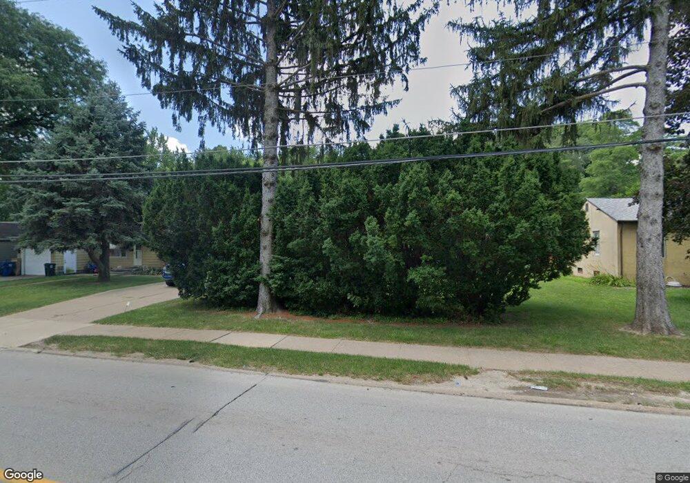 532 Waverly Rd, Davenport, IA 52804 - photo 1