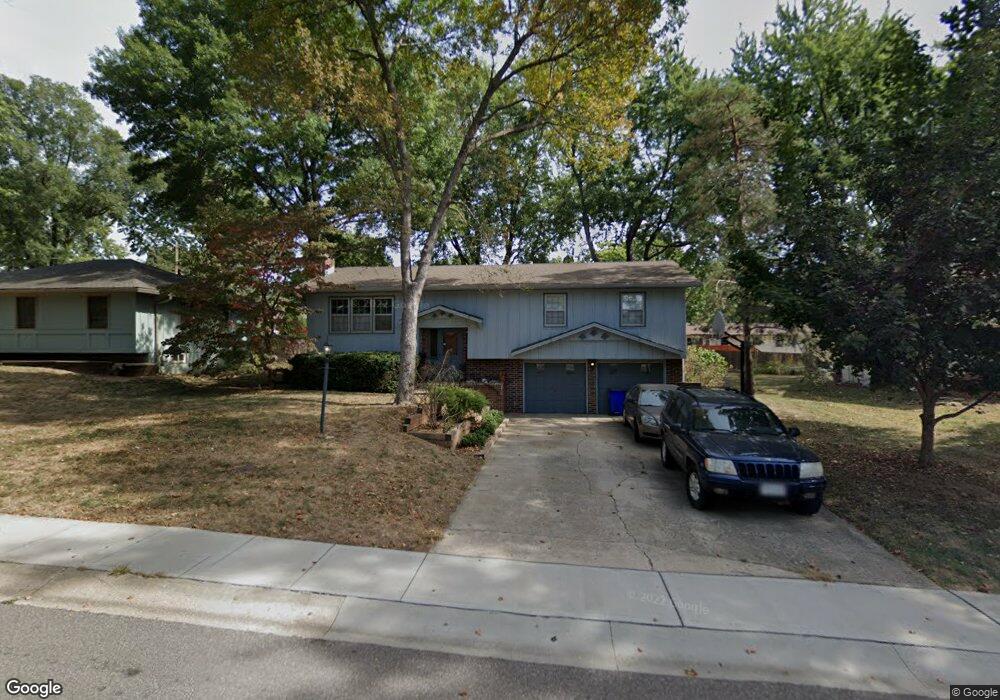 7107 Robin Ln, Shawnee, KS 66203 - photo 1