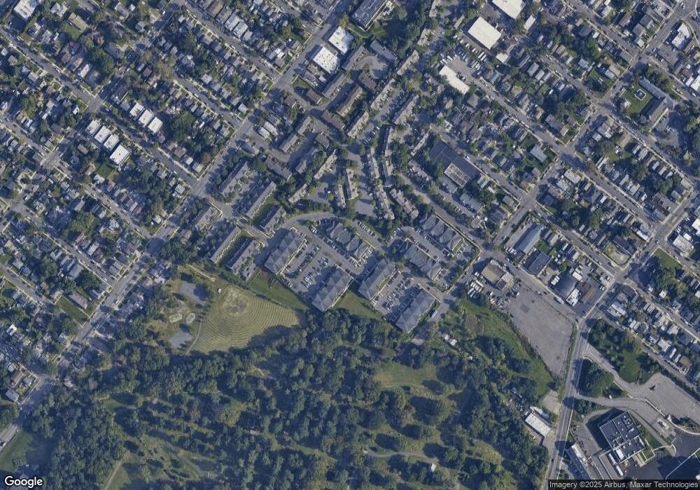 825 Cedar Ct unit 25, New Brunswick, NJ 08901 - photo 1