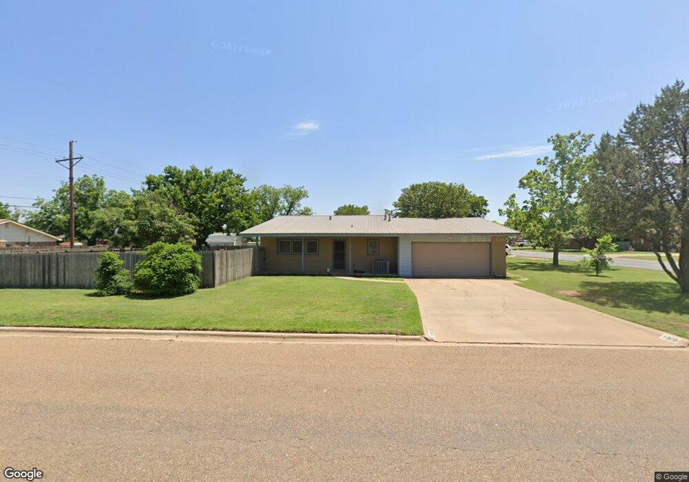 1906 Ennis St, Plainview, TX 79072 - photo 1
