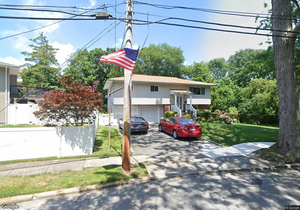 1695 Roberta Ln, Merrick, NY 11566 - photo 1