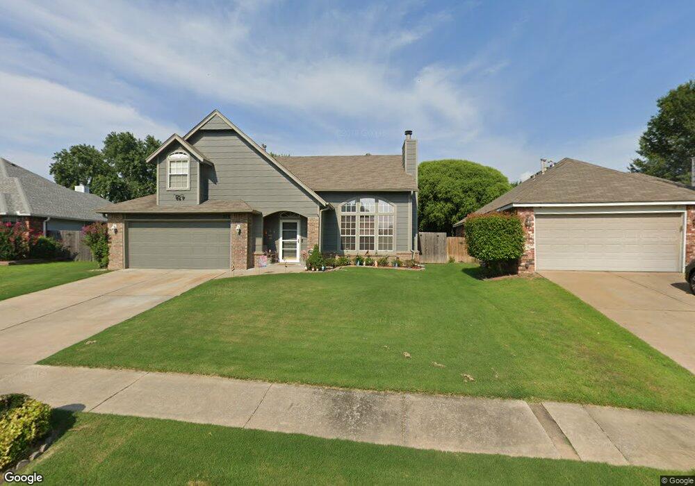 205 S Laurel St, Broken Arrow, OK 74012 - photo 1