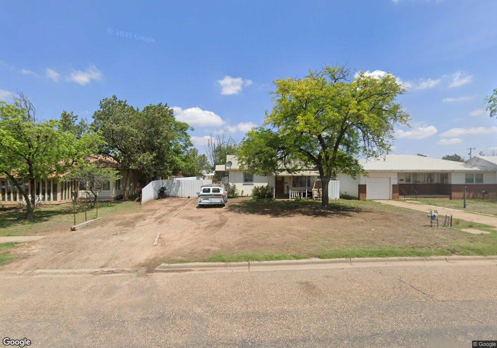 2704 W 4th St, Plainview, TX 79072 - photo 1