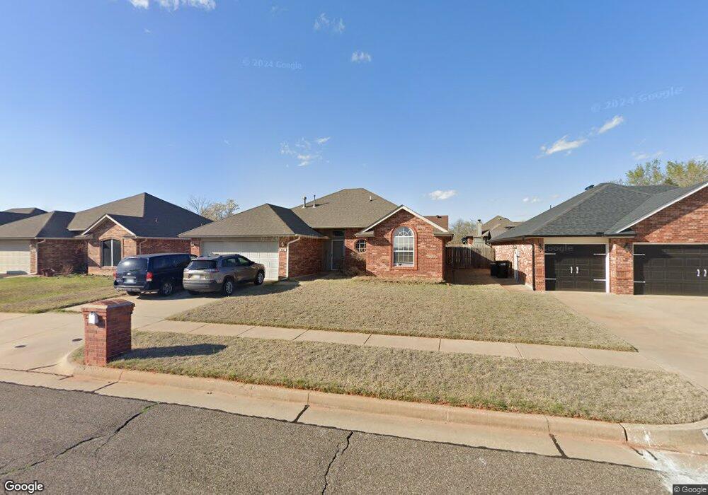 2201 NE 7th St, Moore, OK 73160 - photo 1
