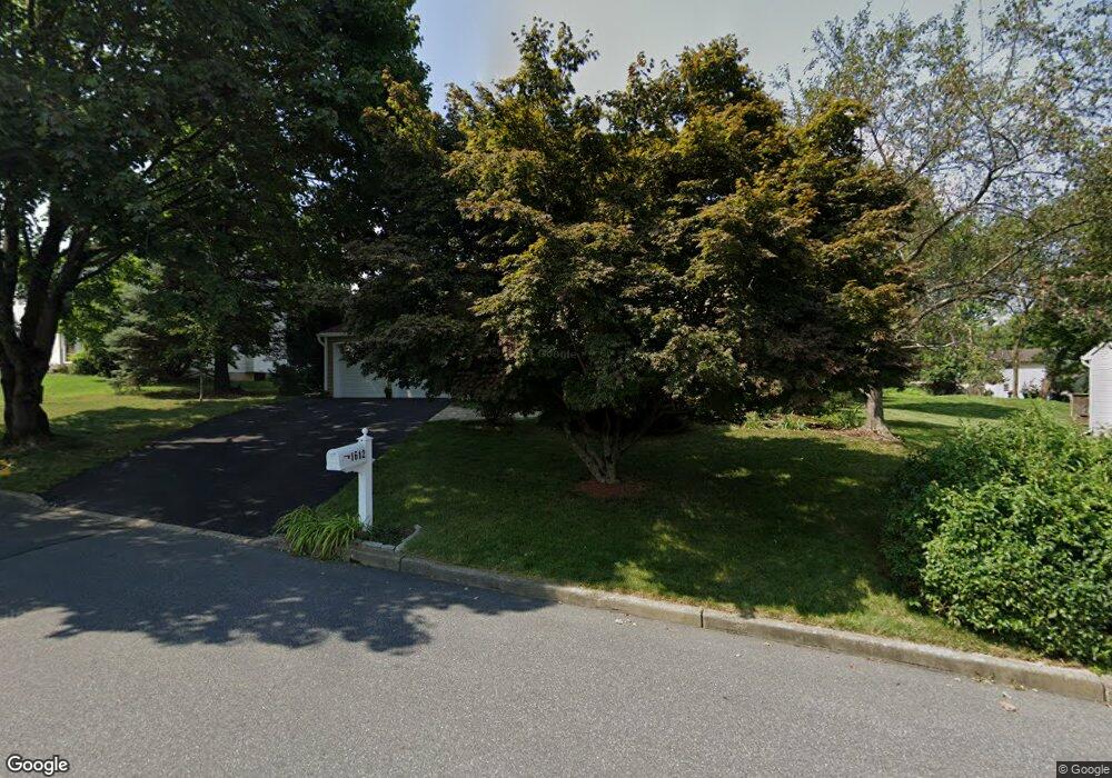 1612 Arrowwood Dr, Easton, PA 18040 - photo 1