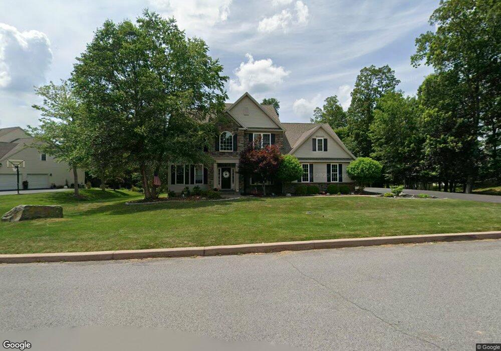 1026 Manor Dr, Mountain Top, PA 18707 - photo 1