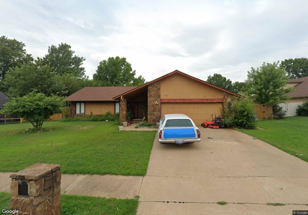 7402 S Oak Place, Broken Arrow, OK 74011 - photo 1