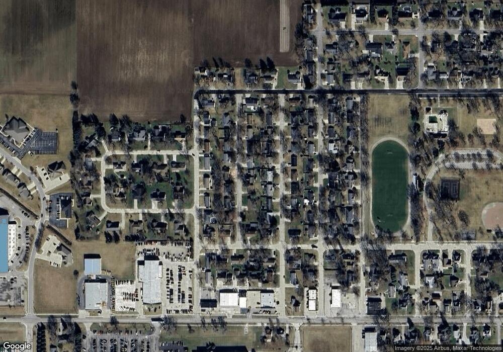 208 Douglas Dr, Archbold, OH 43502 - photo 1