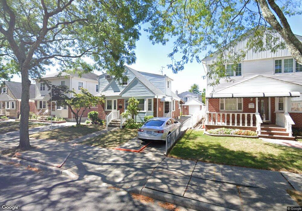 8032 258th St, Glen Oaks, NY 11004 - photo 1