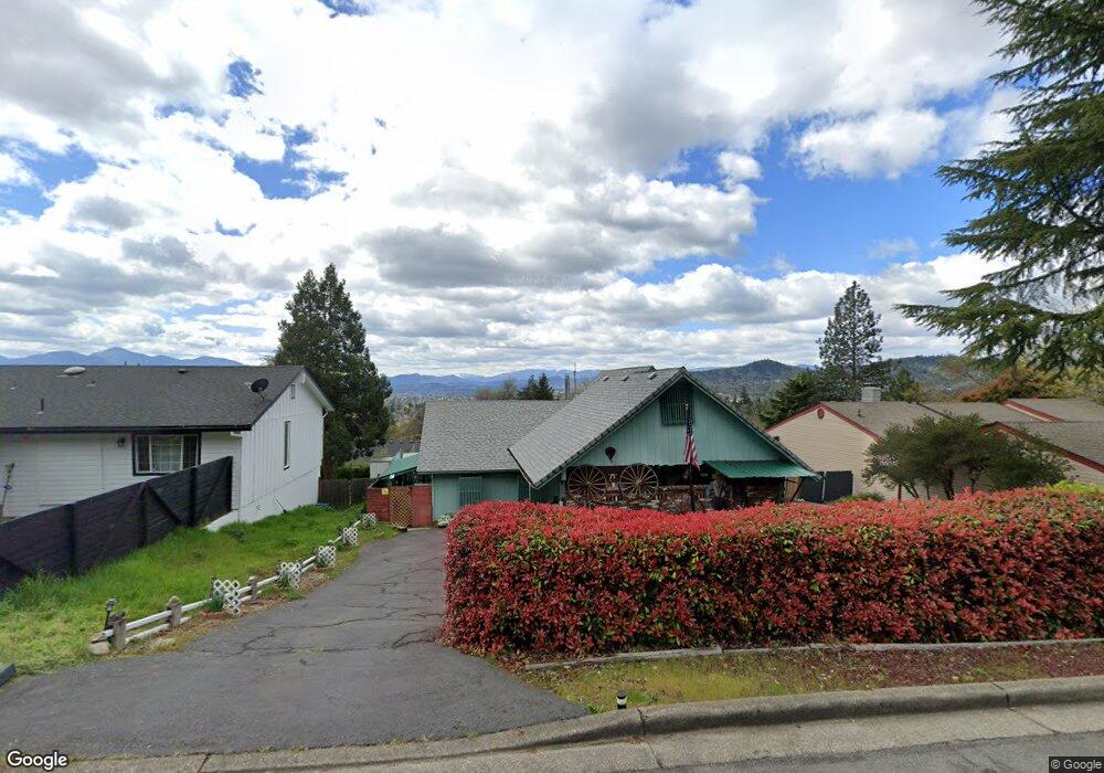 1740 NE Hillcrest Ln, Grants Pass, OR 97526 - photo 1